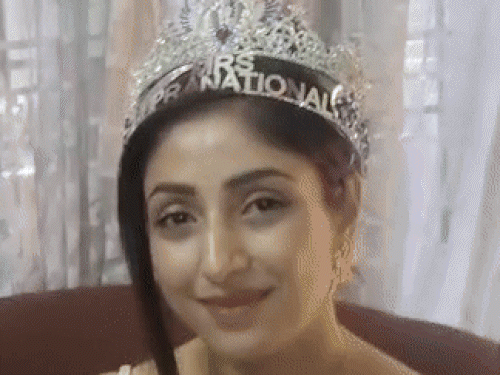 Punjab drug officer navneet kaur beauty contest struggle story | पंजाब की लेडी ड्रग अफसर फैशन की दुनिया में छाई: मिसेज नेशनल में फर्स्ट रनरअप रहीं, सिंगल मदर, चोट लगी तो 6 महीने बेड पर रहीं – Mohali News