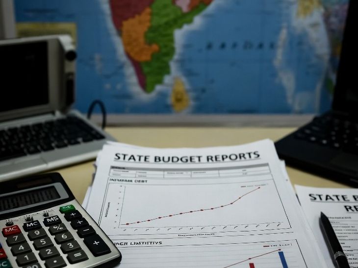 States do not have money for development | राज्यों के पास विकास के लिए पैसा नहीं: 80% तक कमाई वेतन-पेंशन और फ्री स्कीम में खर्च; राजस्थान को कर्ज चुकाने के लिए कर्ज की जरूरत
