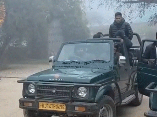 Suryakumar reached Jhalana Leopard Reserve for the second time in 1 year. | जयपुर में दूसरी बार झालाना लेपर्ड रिजर्व पहुंचे क्रिकेटर सूर्यकुमार: कड़ाके की सर्दी में दोस्तों के साथ की सफारी; तेंदुआ दिखने पर रोमांचित हो गए – Jaipur News
