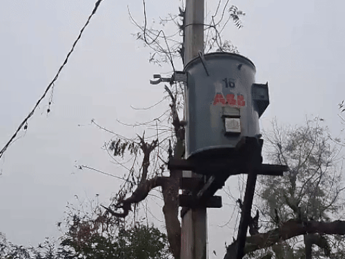 Copper theft from transformers in Rojda and Ramakheda villages | रोजड़ा और रामाखेड़ा गांव में ट्रांसफार्मर से कॉपर चोरी: गांवों में बिजली ठप, सूचना देने के घंटों बाद भी नहीं आए अधिकारी, ग्रामीणों में नाराजगी – Chittorgarh News