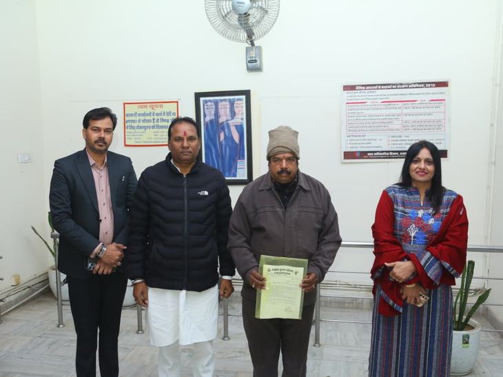 Farmers in Hanumangarh are troubled by the shortage of urea fertilizer. | हनुमानगढ़ में यूरिया खाद की किल्लत से किसान परेशान: सुचारु आपूर्ति सुनिश्चित करने और खाद माफियाओं पर कार्रवाई की मांग – Hanumangarh News