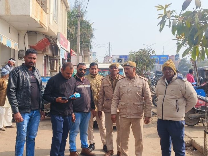 Over 50 vehicles challaned outside SRG Hospital jhalawar Rajasthan | एसआरजी अस्पताल के बाहर 50 से अधिक वाहनों के चालान: नो पार्किंग में खड़े वाहनों पर नगर परिषद और यातायात पुलिस की कार्रवाई – jhalawar News