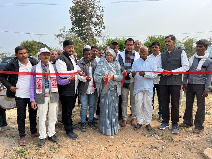 सलूंबर के उदपुरिया जांगीर में विकास कार्यों का लोकार्पण:नवीन पंचायत भवन, पशु उपस्वास्थ्य केंद्र और खेल मैदान बाउंड्री का उद्घाटन