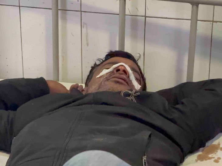 Dig Man Critically Injured in Bike-Tractor Collision; Referred to Higher Center | डीग में ट्रैक्टर-ट्रॉली ने बाइक को मारी टक्कर: गांव जा रहा युवक हुआ गंभीर घायल, हायर सेंटर रेफर – Deeg News