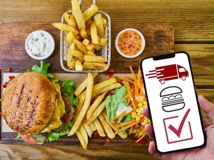 LocalCircles survey Eating on food apps expensive online food delivery app zomato swiggy | लोकलसर्किल्स सर्वे का दावा- फूड एप पर खाना महंगा: 55% यूजर्स ने रेस्टोरेंट से ज्यादा दाम चुकाए; सर्वे में 79 हजार जबाव शामिल