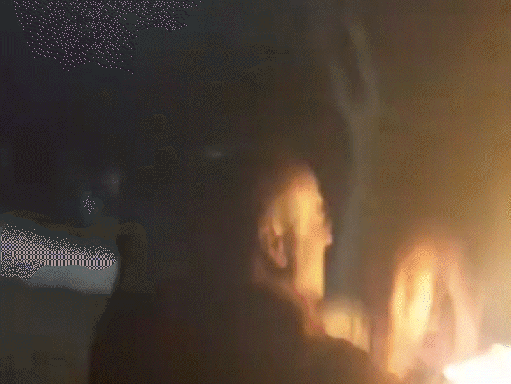 Husband Sets Wife and Aunt on Fire in Mandsaur; Both Critically Injured | पति ने पत्नी-बुआ पर पेट्रोल डालकर आग लगाई; VIDEO: मंदसौर में दोनों गंभीर रूप से झुलसीं; कोर्ट से लौटने के बाद वारदात – Mandsaur News