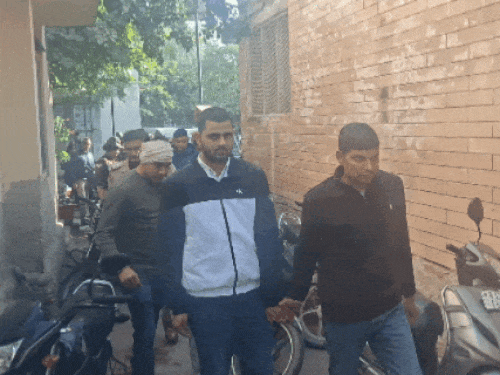 History-sheeter Ravindra Katewa and three other criminals were produced in court. | हिस्ट्रीशीटर रविंद्र कटेवा सहित 3 बदमाशों की कोर्ट ने पेशी: 1 दिन का रिमांड दिया,अवैध प्रॉपर्टी और गैंग से जुड़े लोगों के बारे में पूछताछ करेगी दादिया पुलिस – Sikar News