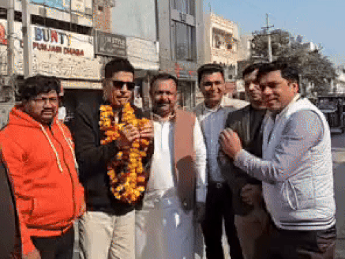 सोनीपत पहुंचे फिल्म बॉर्डर 2 के एक्टर सुदेश बेरी:कर्नल होशियार सिंह को किया नमन; बोले-जंग में किसी की जीत नहीं होती