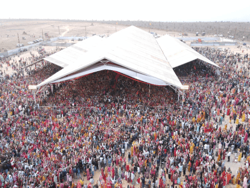 गोशाला से नहीं प्राचीन पद्धति से बचेगी गाय':धीरेद्र शास्त्री बोले, आज के जमाने में कुत्ते पालने में गर्व व गाय को पालने में शर्म समझते हैं