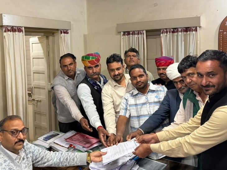 SIR में गलत तरीके नाम काटने का आरोप:कांग्रेस जिलाध्यक्ष का आरोप RSS लिस्ट बनवाकर कटवा रही नाम