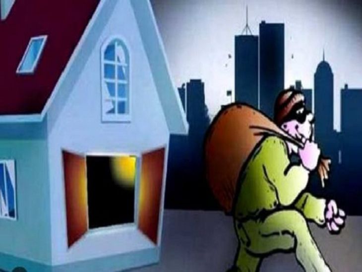 चोरी का मामला:सुबह 3 बजे घर में घुसा चोर, घरवालों ने पकड़ा तलाशी लेने पर जेब से मिले सोने के आभूषण