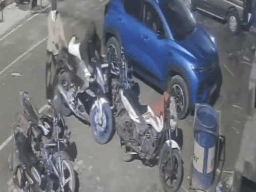 Rajasthan kota In Kota’s Prem Nagar Affordable B Block, a motorcycle worth two and a half lakh rupees was stolen. The suspect is Bablu Pathan | कोटा में ढाई लाख कीमत की बाइक चोरी, VIDEO: घर के बाहर खड़ी थी, 15 सेंकड में लॉक तोड़कर ले भागे – Kota News