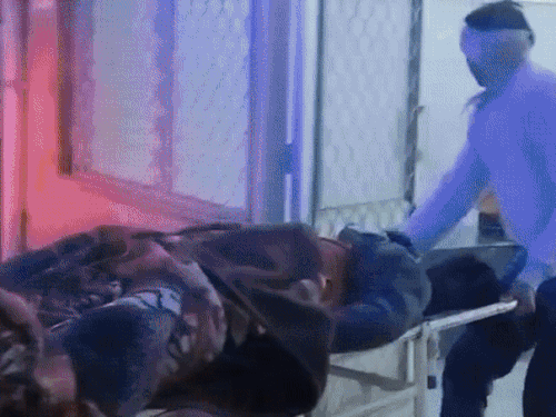 A private bus was stopped in Gadura village and vandalized, and the conductor was beaten. | गडूंरा गांव में प्राइवेट बस रुकवा कर तोड़फोड़,कंडक्टर को पीटा: एक दिन पहले महिला को पिछली सीट पर बैठाने पर विवाद हुआ था,आरोप-उसी महिला ने हमला करवाया – Alwar News