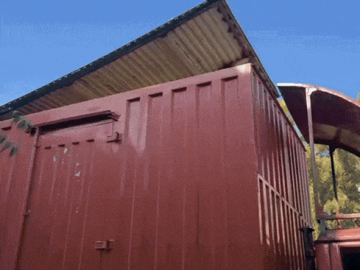 कटर से काटा कंटेनर तो निकला 876KG डोडा-पोस्त:मिला गुप्त कंपार्टमेंट; नाकाबंदी देख ड्राइवर भागा तो जांच में हुआ खुलासा