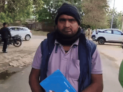 बिना ओटीपी ड्राइवर के अकाउंट से 6.92 लाख हुए विड्रॉल:घर बनाने के लिए पैसे इकट्ठे किए थे, FIR दर्ज करवाने के लिए थानों के चक्कर लगाए