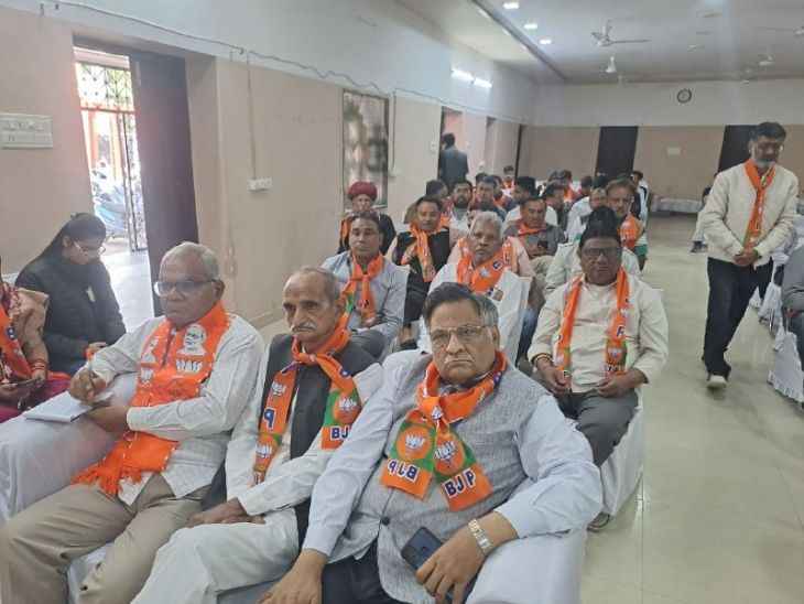 पाली में बजट को लेकर कांग्रेस-बीजेपी की अलग-अलग राय:भाजपाई बोले- किसानों और आमजनों को समर्पित, कांग्रेसी बोले- आमजन की उम्मदों के अनुरूप नहीं