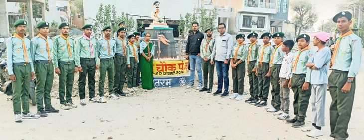 पुलवामा शहीदों को कैंडल मार्च से दी श्रद्धांजलि