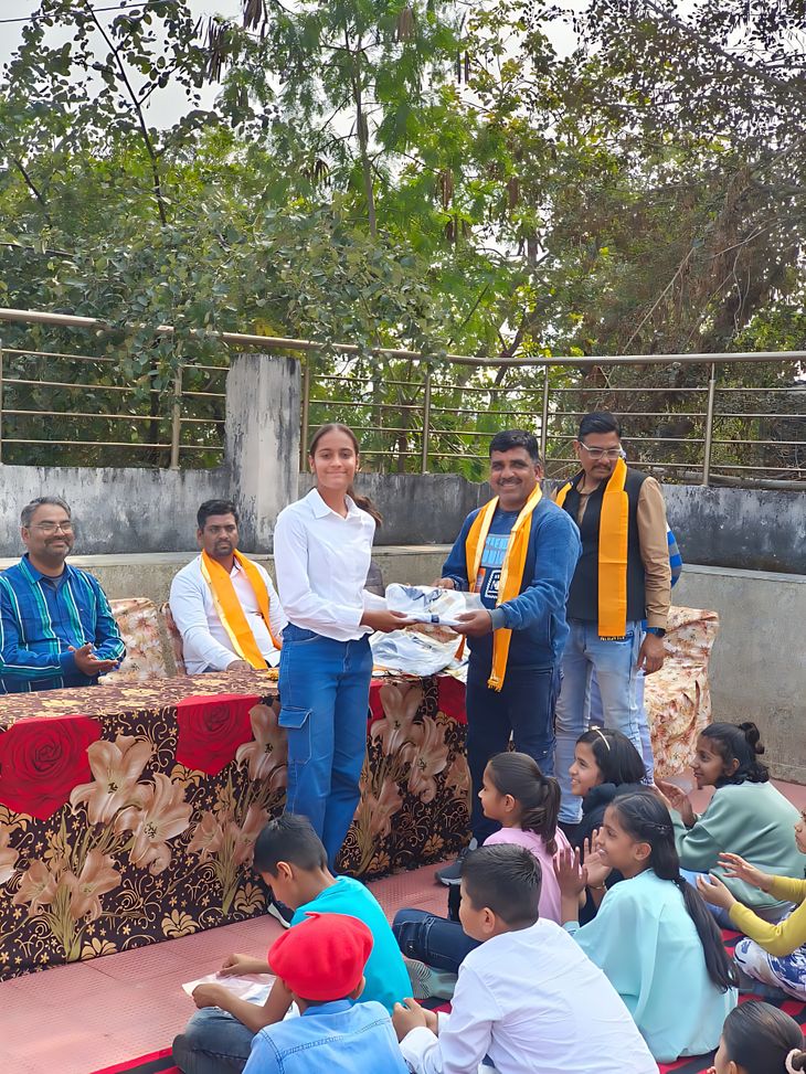 स्वामी विवेकानंद तरणताल के 30 तैराकों का सम्मान