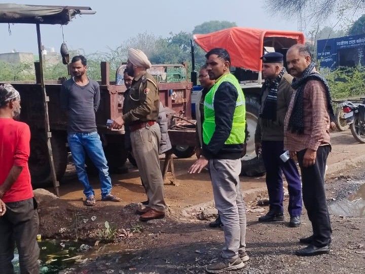Dholpur Traffic Police & NHAI Remove Encroachment from Highway Service Road