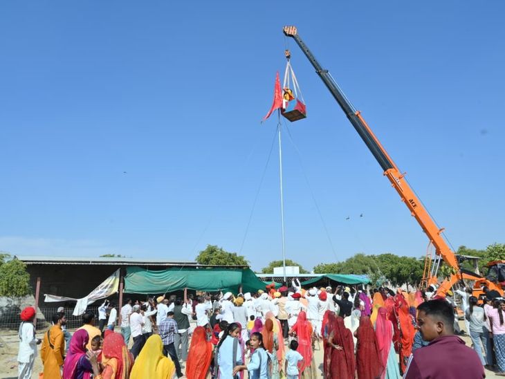 कनाना में 1008 कुण्डात्मक ललिता महायज्ञ का ध्वजारोहण:यज्ञशाला पर गूंजे वैदिक मंत्रोच्चार, चढ़ावे की लगी बोली