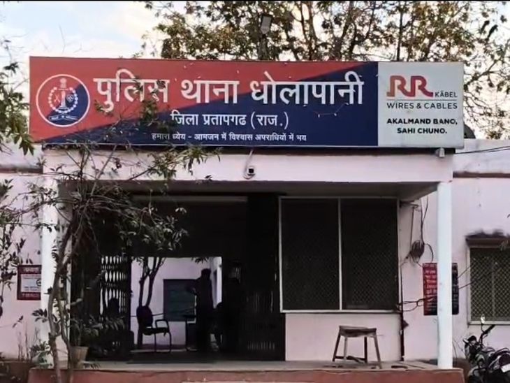 प्रतापगढ़ में चोरी को दो वांछित आरोपी गिरफ्तार:खेत से लौट रहे युवक को पड़ोसियों ने बताया था, गेहूं और सोयाबीन के कट्टे हुए थे चोरी