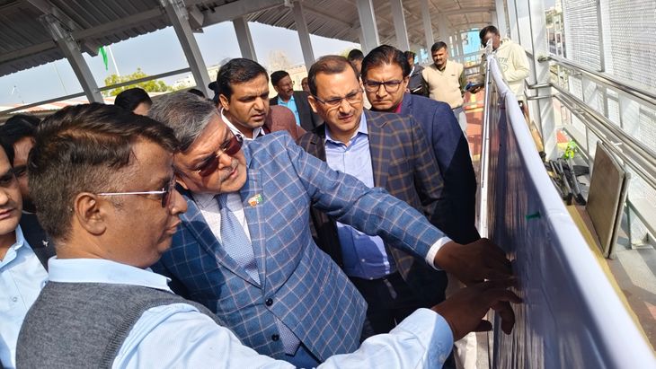 रेलवे महाप्रबंधक का निरीक्षण, कार्मिकों के उत्साहवर्धन के लिए पुरस्कार की घोषणा की