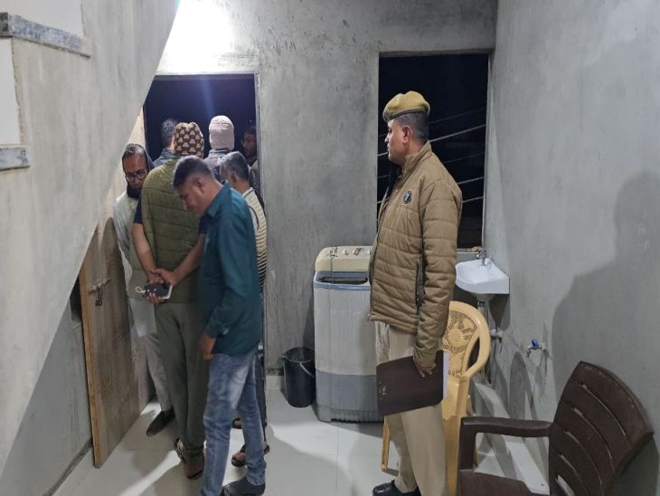 बाड़मेर में कृषि सुपरवाइजर ने फंदा लगाकर किया सुसाइड:पत्नी और मां के साथ किराए के मकान में रहा था, 15 दिन से अकेला था