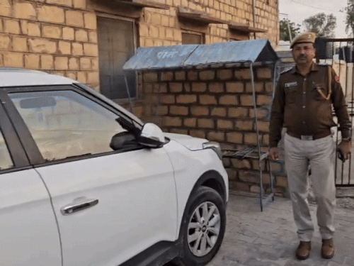 जैसलमेर में पिस्टल और कारतूस के साथ युवक गिरफ्तार:अमरसागर तिराहे पर नाकाबंदी के दौरान पकड़ा, कोर्ट ने भेजा 3 दिन के पीसी रिमांड पर