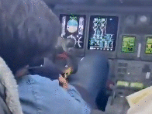 आसमान में ऐसी लापरवाही बर्दाश्त नहीं, VSRवेंचर्स की उड़ानें रोकें:कंपनी मलिक मेन पायलट की सीट पर सोते दिखे, अजित पवार के बेटे वे वीडियो शेयर किया