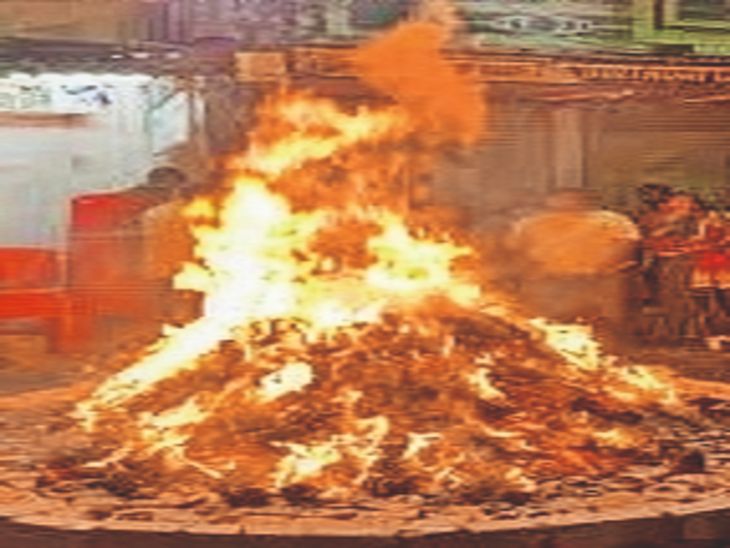 होलिका दहन कल:प्रदोष काल सायं 6:43 बजे से रात्रि 9:17 बजे तक होलिका दहन के लिए श्रेष्ठ मुहूर्त