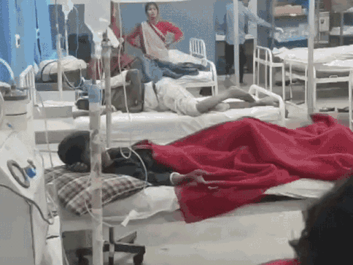 5 Dead After Pickup Overturns, 6 Critical